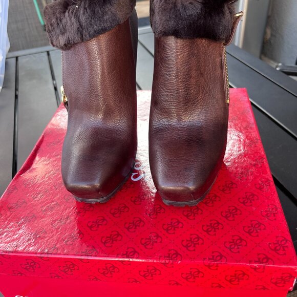 GUESS "Ivorie" Black Leather Faux Fur Trim Ankle Booties Women's - Picture 11 of 12